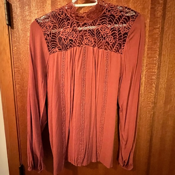 Elegant lacey long sleeve top - Picture 5 of 5